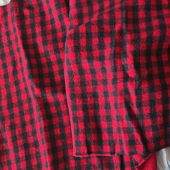 Banana Republic Lazar Reversible 27×80 Red & Black Plaid Wool Scarf Holiday Cozy - Picture 4 of 7